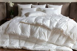 Как ухаживать за пуховыми одеялами и подушками? фото