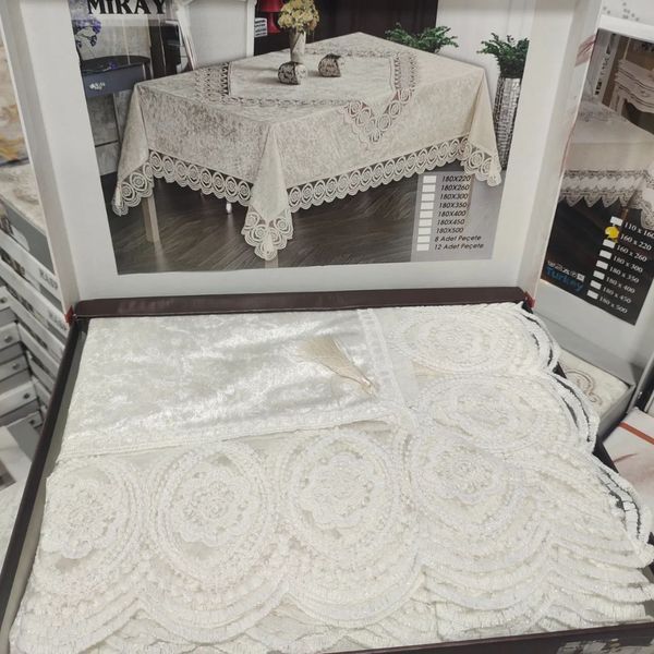 Бархатная скатерть Haspen Miray 180x220 см молочная 193240 фото