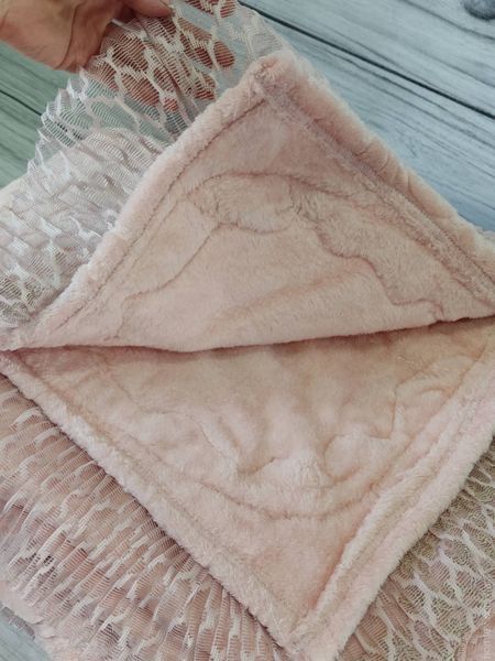 Покривало акрилове з мереживом Irina Home 220x240 з пудрою наволочкою. 124927 фото