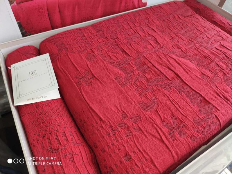 Покрывало с наволочками Pupilla Queen красное 250x260 см 106956 фото