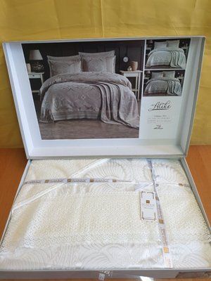 Покрывало жаккардовое с кружевом Moda Box Atike 240x260 см с наволочками молочное 202049 фото