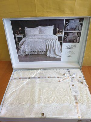 Покрывало жаккардовое с кружевом Moda Box Aybuke 240x260 см с наволочками молочное 202052 фото