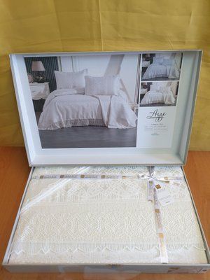 Покрывало жаккардовое с кружевом Moda Box Azze 240x260 см с наволочками молочное 202054 фото