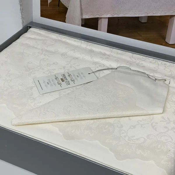 Скатертина Maison D'or PLAIN LACE 331 ECRU 160x270 см 117448 фото