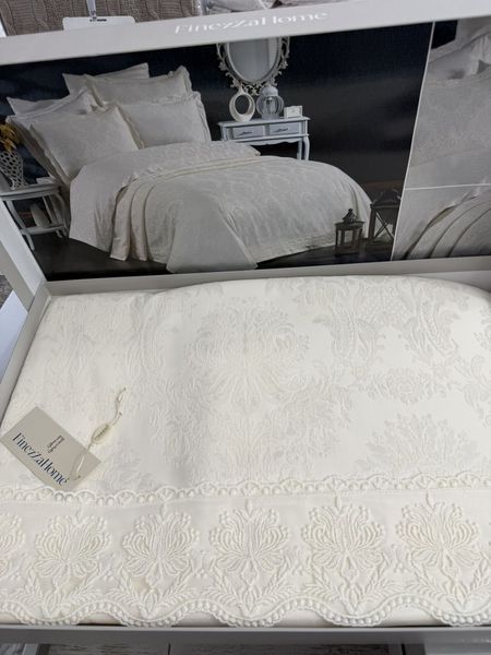 Покривало жакардове з мереживом Finezza Home Diva krem 250x260 см з наволочками 50х70 см молочне 217015 фото